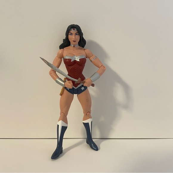 DC Collectibles WONDER WOMAN Justice League Essential Action Figure Super Hero - Picture 4 of 10